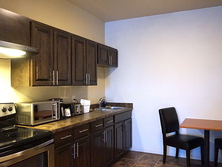King Bed, Full Kitchen, Larger Room